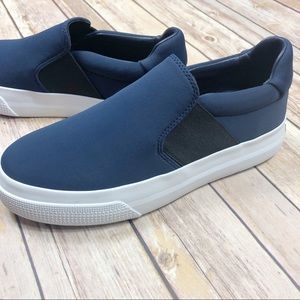 Vince Torin slip on sneakers - like new